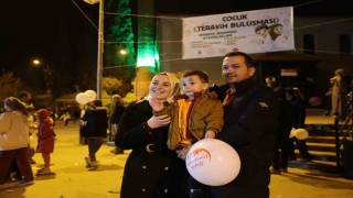 Çocuklar Ramazanın manevi atmosferini teravih namazında yaşadı