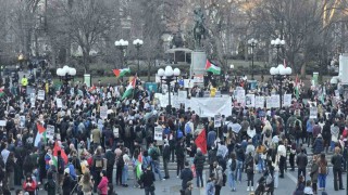 Columbia Üniversitesindeki Filistinli aktivistin gözaltına alınmasını binlerce öğrenci protesto etti