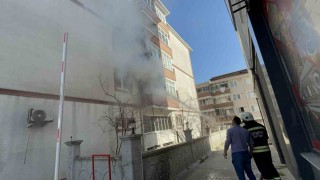 Çorluda apartman dairesi alev alev yandı