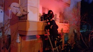 Çorumda alevlere teslim olan apartmandaki 6 kişi dumandan etkilendi