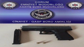 Çorumda asayiş operasyonları: silah, uyuşturucu ve aranan şahıslar ele geçirildi