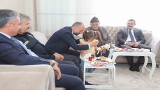 Çukurcada şehit ailesine bayram ziyareti