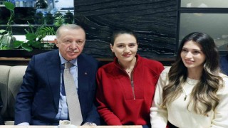Cumhurbaşkanı Erdoğan gençlerle kafede bir araya geldi