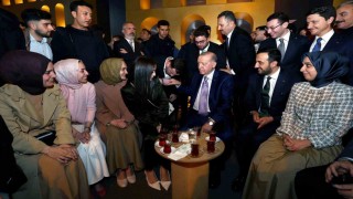 Cumhurbaşkanı Erdoğan, İstanbulda gençlerle bir araya geldi