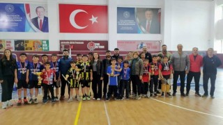 Cumhuriyet Ortaokulu badmintonda il birincisi oldu