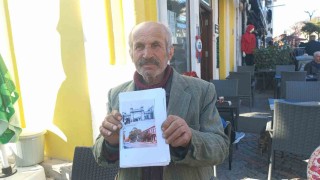 Dedesinden 65 sene önce aldığı fotoğrafı çoğaltarak 10 liraya satıyor