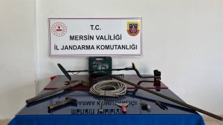 Define ararken suçüstü yakalandı