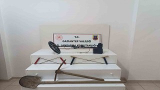 Define bulmak için kaçak kazı yapan 2 şahıs yakalandı