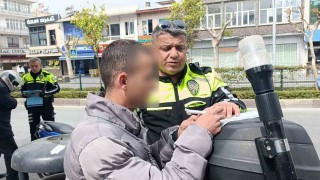 Denetime takılınca ‘ehliyetimi evde unuttum dedi, olmadığı ortaya çıkınca da ‘kardeşimin var dedi