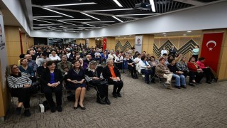 Denizli Büyükşehirin düzenlediği Zeynep Oral ile 8 Mart söyleşisi büyük ilgi gördü