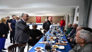 Denizli Valisi Coşkun huzurevi sakinleriyle iftar yaptı