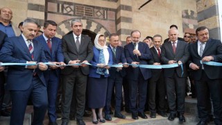 Depremde hasar alan Gaziantepteki tarihi Alaybey Cami ibadete açıldı