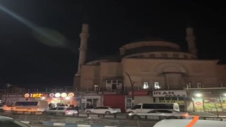 Depremin ardından Yüksekovada anons yapılarak vatandaşlar camiye davet edildi