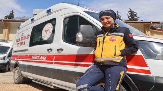 Depremin ilk günlerinde insanları yaşatmak için mücadele veren sağlıkçı Havva, afetzede vatandaşların umudu olmak için Hatayda görev yapmaya başladı