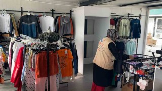 Depremzede vatandaşlara ücretsiz bayram alışverişi yaptıran mağaza