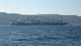 Derin denizde boru döşeme gemisi Castorone Çanakkale Boğazından geçti