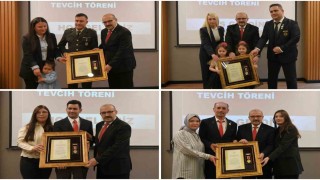 Devlet iftihar madalyaları 8 şehit yakını ve gazilere verildi