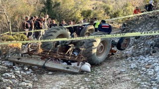 Devrilen traktörün altında kalan yaşlı adam hayatını kaybetti