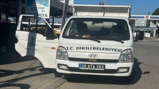 Dikili Belediyesinin ATA plakalı çöp taksisi ilçede tepkiyle karşılandı