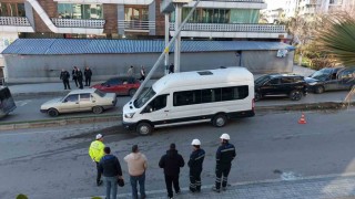 Direksiyon başında kalp krizi geçirerek kaza yapan dolmuş şoförü hayatını kaybetti