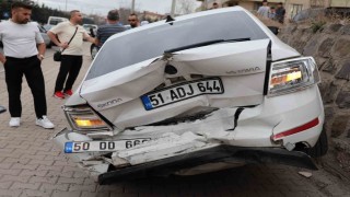 Direksiyonda rahatsızlanan sürücü kazaya neden oldu: 4 yaralı