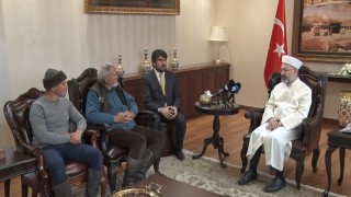 Diyanet İşleri Başkanı Erbaş, İspanyadan at sırtında hac yolculuğuna çıkan 2 arkadaşı kabul etti