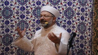 Diyanet İşleri Başkanı Erbaş, Sakaryada teravih namazı kıldırdı