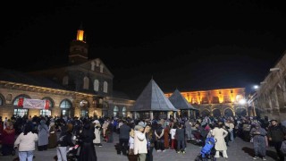 Diyarbakır Ulu Cami Kadir Gecesinde doldu taştı