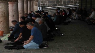 Diyarbakırda bayram namazında yoğunluk