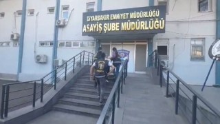 Diyarbakırda bir kadını öldüğü, bir kişinin yaralandığı silahlı saldırının zanlısı tutuklandı