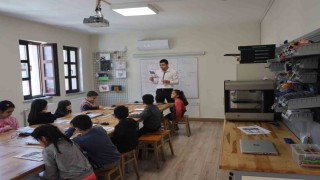 Diyarbakırda dezavantajlı çocuklar ve okul öğrencileri etkinlik atölyelerinde yazılım gibi birçok alanda eğitim görüyor