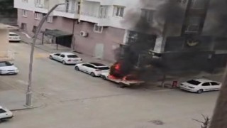 Diyarbakırda park halindeki Fiat Tofaş alev topuna döndü