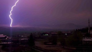 Diyarbakırda şimşekler görsel şölen oluşturdu