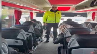 Diyarbakırda trafik polislerinden sürücü ve yolculara emniyet kemeri uyarısı