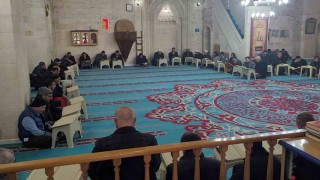 Diyarbakırda yaklaşık 9 asırlık camide mukabele geleneği yaşatılıyor