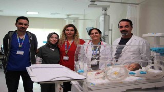 Doğuştan bağırsağının bir kısmı olmayan bebek Elazığda sağlığına kavuştu