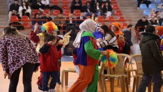 Down sendromlu çocuklar şenliğinde buluştu