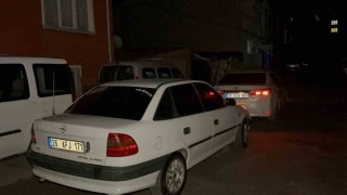 ‘Dur ihtarına uymayarak kaçan gencin babası aracını polislerin önüne kırıp engellemeye çalıştı