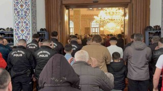 Düzcede bayram namazında camiler doldu taştı