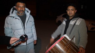Edirnede baba ile oğlu vatandaşları sahura davul ve manilerle kaldırıyor