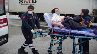 Edirnede kontrolden çıkan otomobil takla attı: 2 yaralı
