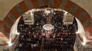 Edirnede Sakal-ı Şerifi görmek için yüzlerce vatandaş Ulu Camiine akın etti