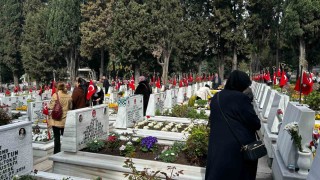 Edirnekapı Şehitliğinde buruk bayram