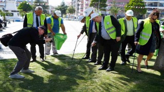 Edremitte sokağa izmarit atanlara ceza gelecek