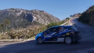 Ege Rallisi Marmarisi izleyen gençler, pilotlara tezahürat yaptı