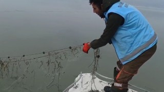 Eğirdir Gölünde 500 metrelik kaçak ağ ele geçirildi
