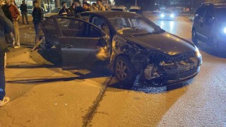 Ehliyetsiz sürücü dehşet saçtı: 4 araca çarparak durdu