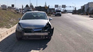 Elazığda ambulans ile otomobil çarpıştı: 2 yaralı
