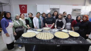 Elazığda bir yandan eğitim diğer yandan bayram hazırlığı