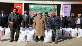 Elazığda çiftçilere nohut dağıtıldı